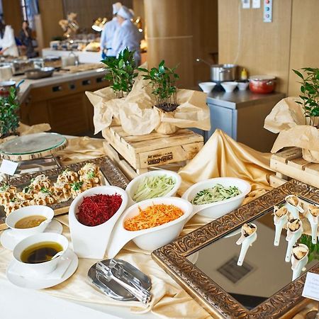 Beijing Hotel ミンスク エクステリア 写真 A salad bar