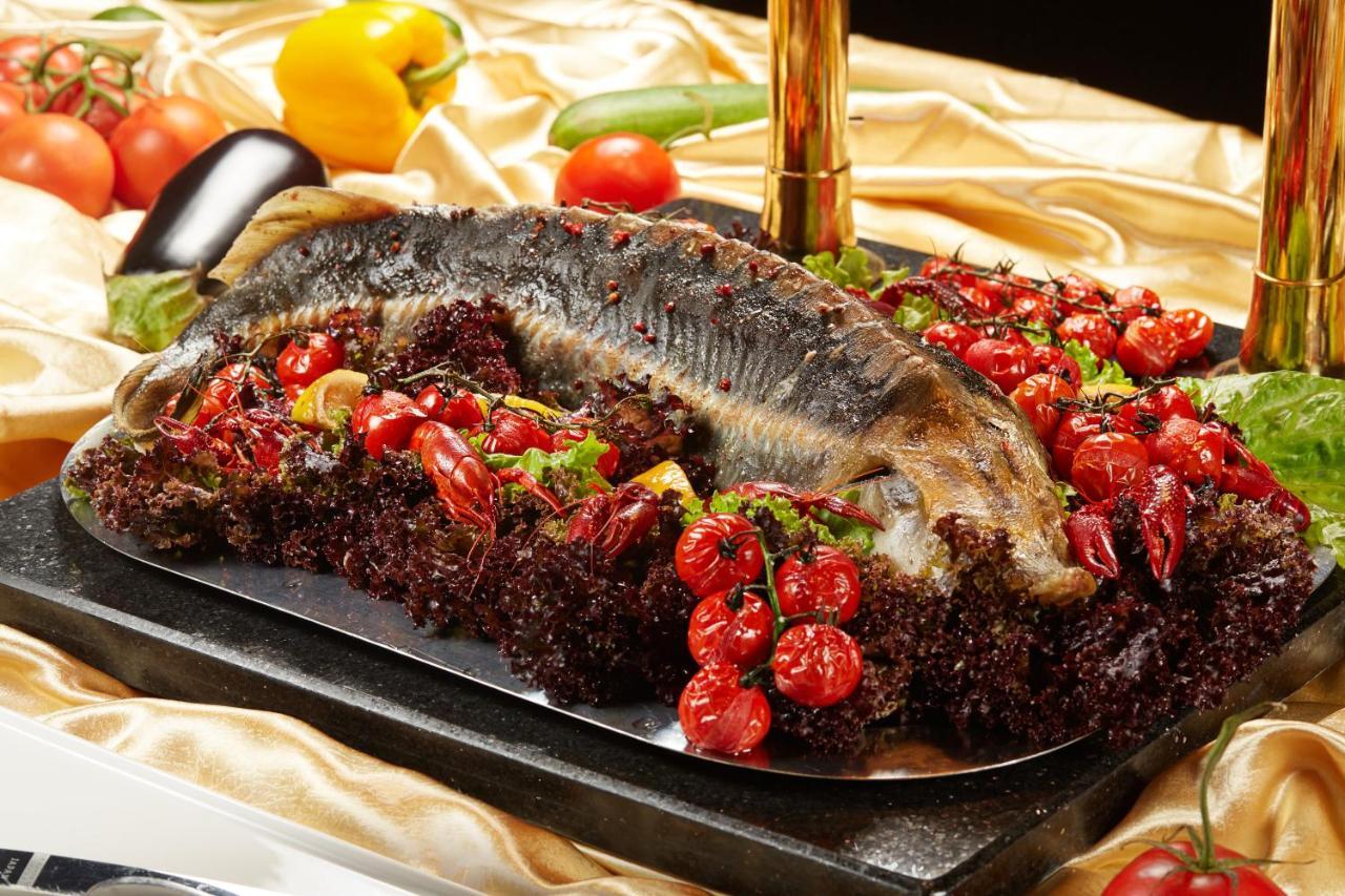 Beijing Hotel ミンスク エクステリア 写真 A prepared sturgeon