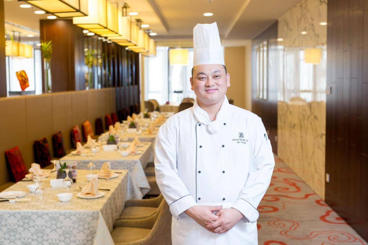 Beijing Hotel ミンスク エクステリア 写真 Chef in a restaurant